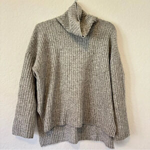 H&M Turtleneck Sweater Size Small